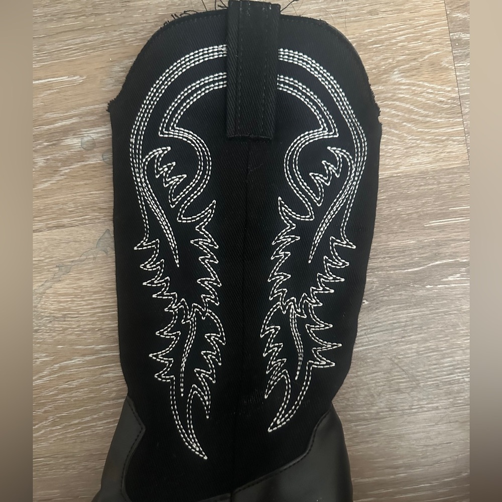Black Western Cowboy Boots with White Embroidery – Mid-Calf Chunky Heel - Picture 3 of 4